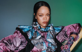 Певица Рианна в красивом наряде