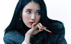 Молодая южнокорейская певица IU