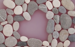 Много камней на розовом фоне