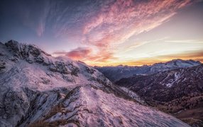 Небо над заснеженными Альпами