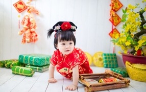 Девочка азиатка в национальном костюме