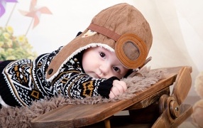 Маленький будущий летчик