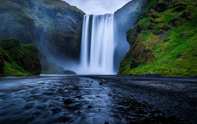 Красивый водопад Скоугафосс, Исландия