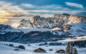 Доломитовые альпы покрытые снегом, Италия
