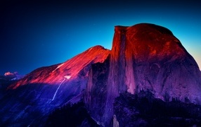 Гранитная скала Хаф-Доум на фоне заката, Калифорния