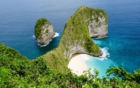 Beautiful view of a green cliff in the sea, Kelingking Indonesia