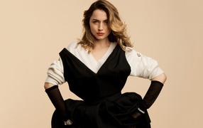 Актриса Ана де Армас в черном платье