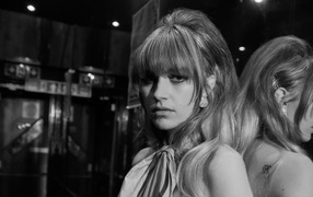 Актриса Нелл Тайгер Фри черно -белое фото