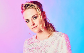 Американская актриса Кристен Стюарт в розовом платье