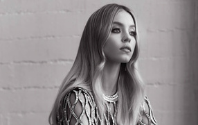 American actress Sydney Sweeney black and white photo