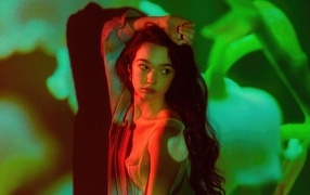 Милая молодая девушка актриса Руби Джей