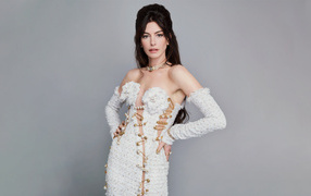 Стильная популярная актриса Энн Хэтэуэй