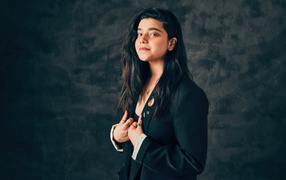 Молодая девушка актриса Иман Веллани