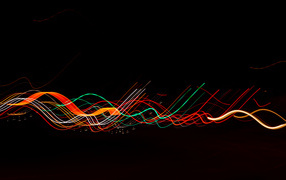 Разноцветные волнистые абстрактные линии на черном фоне