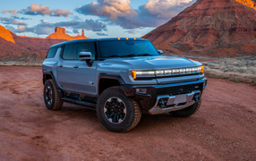 Автомобиль GMC Hummer EV 2024 года