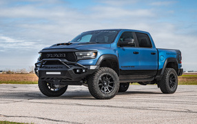 Синий автомобиль Hennessey Mammoth 1000 Last Stand 2024 года