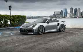 Быстрый серебристый автомобиль TechArt GTsport 2024 года