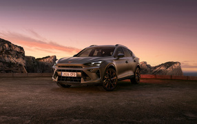 Вид спереди на автомобиль Cupra Formentor EHybrid 2024 года