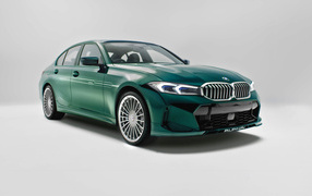 Зеленый автомобиль Alpina B3 50 Years Of BMW