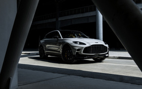 Автомобиль Aston Martin DBX707