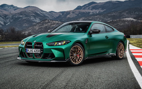 Автомобиль BMW M4 CS 2024 года в горах