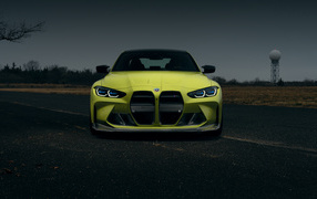 Вид спереди на автомобиль  BMW M3
