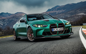 Зеленый автомобиль  BMW M4 CS 2024  года в горах