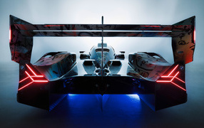 Вид сзади на автомобиль BMW Art Car By Julie Mehretu