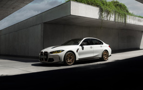 Белый автомобиль BMW M3 CS