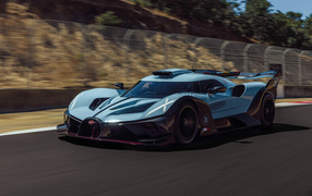 Голубой автомобиль Bugatti Bolide 100-year Anniversary Edition 2024 года