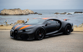 Автомобиль Bugatti Chiron Super Sport 300+ у моря