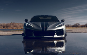 Вид спереди на автомобиль Chevy Corvette Z06