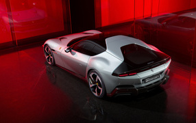 Автомобиль Ferrari 12Cilindri 2024 года вид сзади