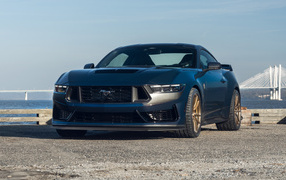 Стильный автомобиль Ford Mustang Dark Horse