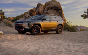 Внедорожник  Jeep Wagoneer S Trailhawk Concept 2024 в горах
