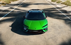 Вид спереди на автомобиль Lamborghini Temerario Alleggerita