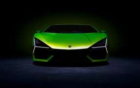 Зеленый автомобиль Lamborghini Revuelto вид спереди
