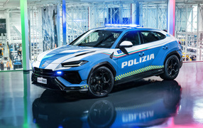 Автомобиль Lamborghini Urus Performante Polizia