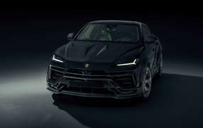 Автомобиль Lamborghini Urus на черном фоне