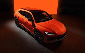 Вид сверху на оранжевый внедорожник Lamborghini Urus SE Plug-In Hybrid