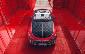 Вид сверху на автомобиль Mercedes-Maybach SL 680 Monogram Series 2024  года