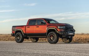 Красный пикап Hennessey Mammoth 1000 Last Stand 2024 года