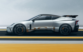 Вид сбоку на серебристый автомобиль Polestar Concept BST 2024 года