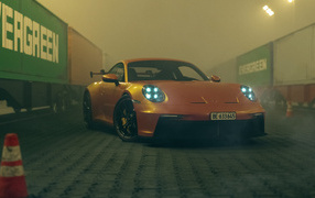 Красный автомобиль Porsche 911 GT3 CGI  в порту