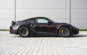 Вид сбоку на автомобиль TopCar Porsche 911 Turbo S Stinger GTR Stealth Edition