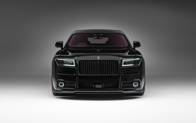 Черный автомобиль  Rolls-Royce Ghost  вид спереди