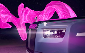 Значок автомобиля Rolls-Royce Phantom VIII с розовой лентой