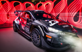 Спортивный автомобиль Toyota GR Yaris Rally1 Hybrid 2024 года