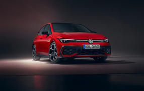 Красный автомобиль Volkswagen Golf GTI 2024 года