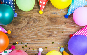 Деревянный фон с колпаками и шариками